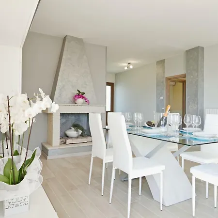 Ambra Villa *